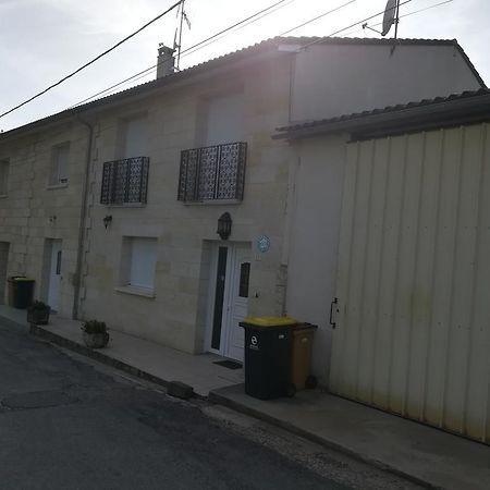 Gite Du Vignoble Sidky Lussac  Exteriör bild